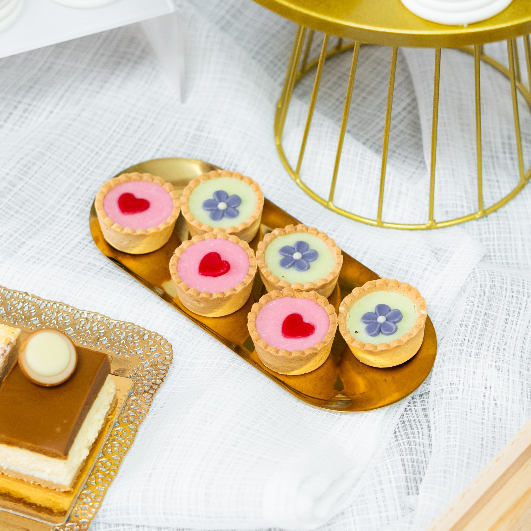 Ponuka cupcake stôl cukráreň Domáca chuť Dolný Kubín - Ružomberok DomacaChut.sk mini košíčky srdiečko a kvietok 11