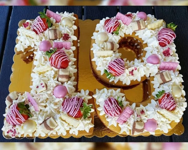 Medová torta Medová torta v tvare čísla